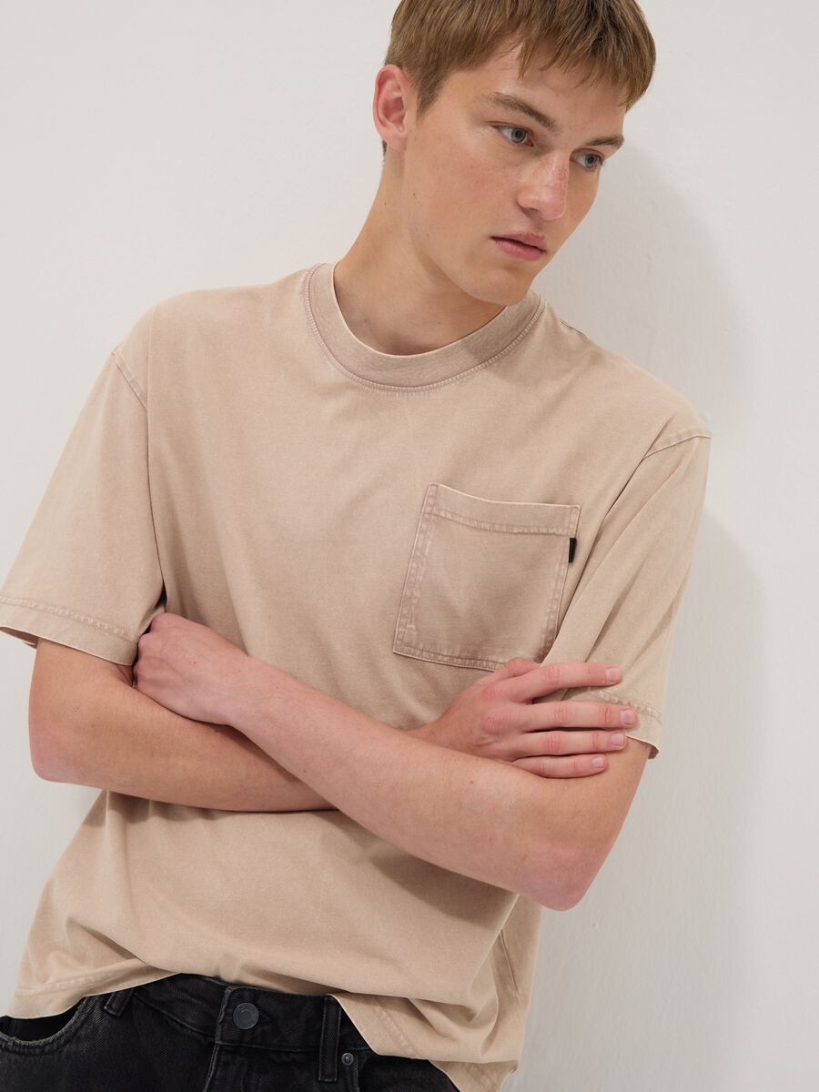 Beige pure cotton T-shirt with chest pocket, regular fit_0