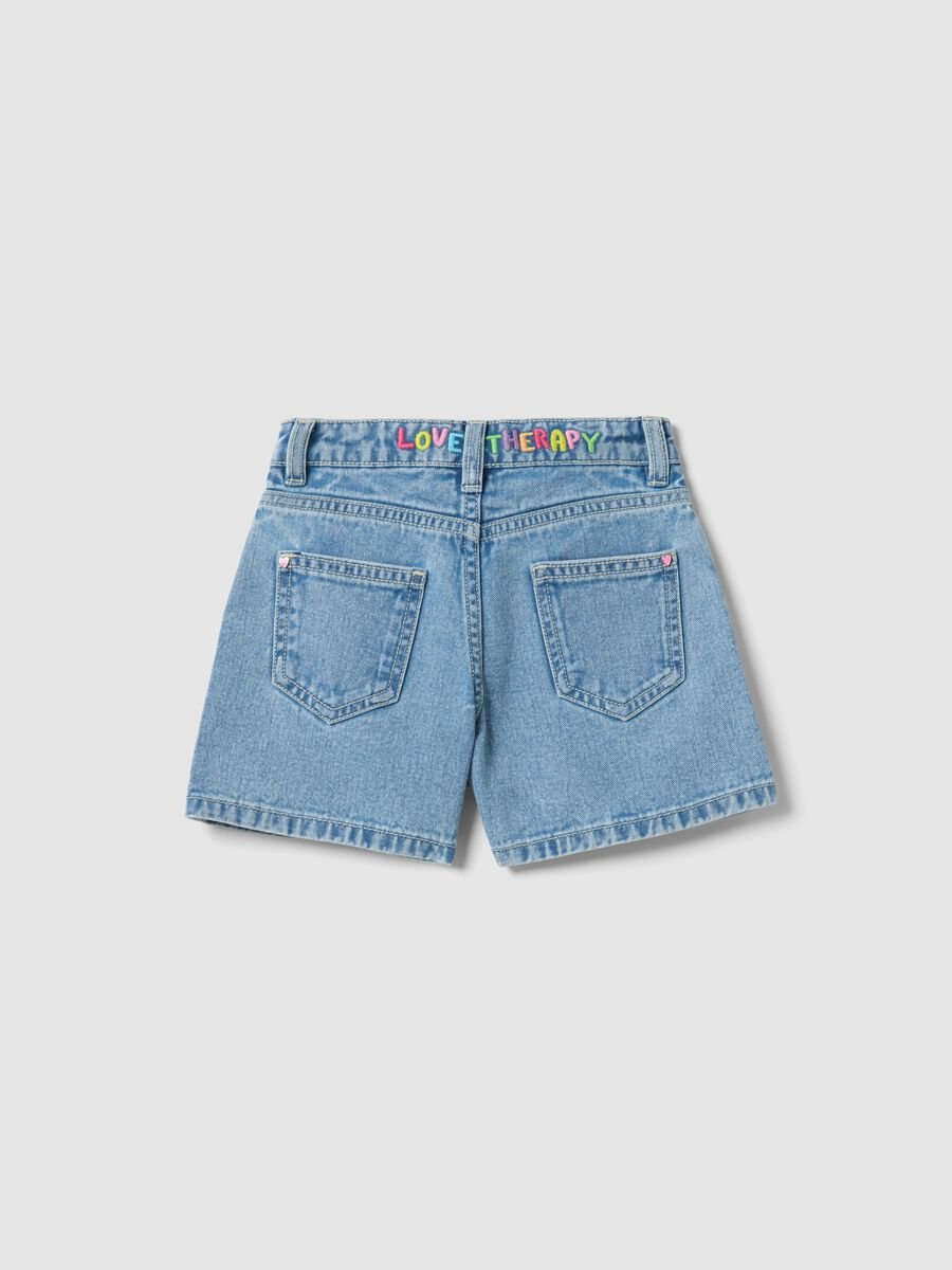 Shorts in puro cotone denim azzurri da bambina regular fit con ricami_1
