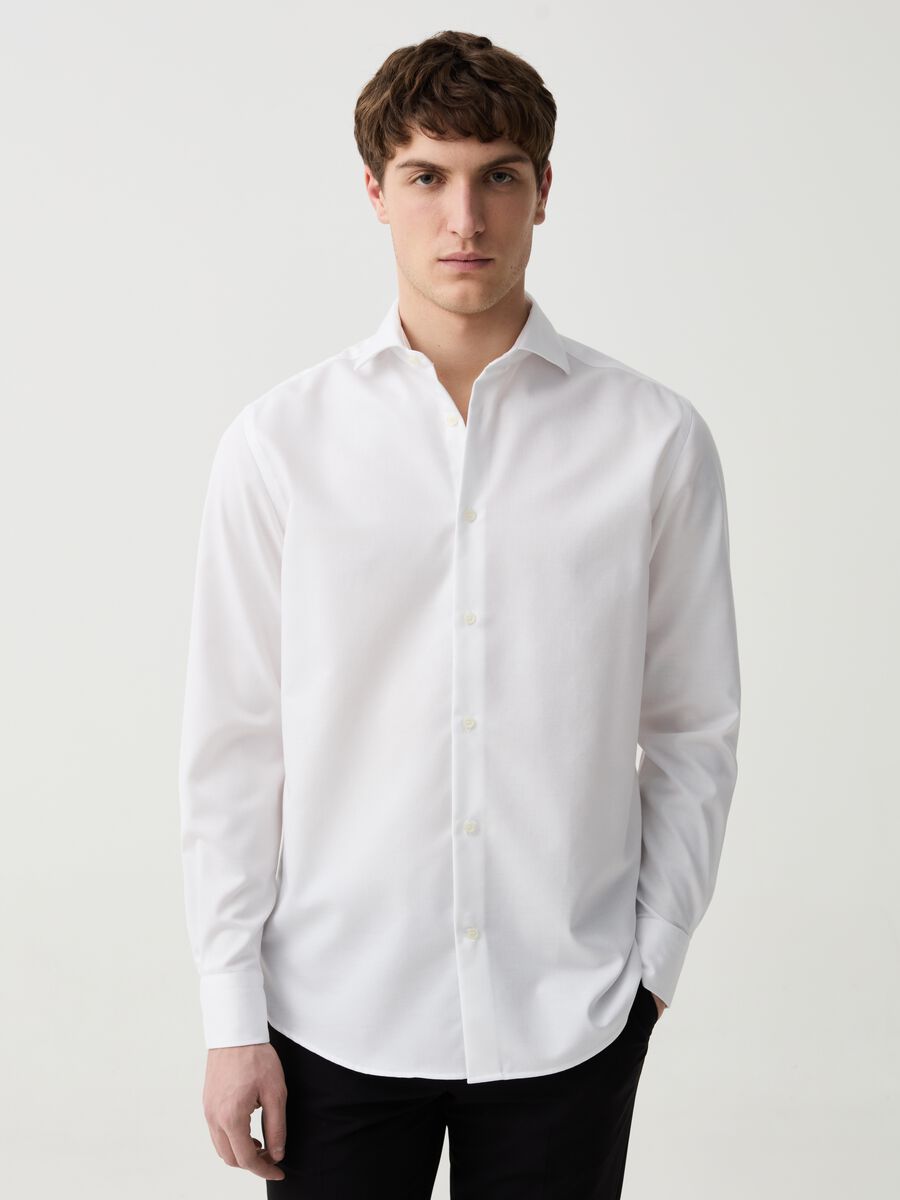Camisa regular fit de algodón oxford sin plancha_0