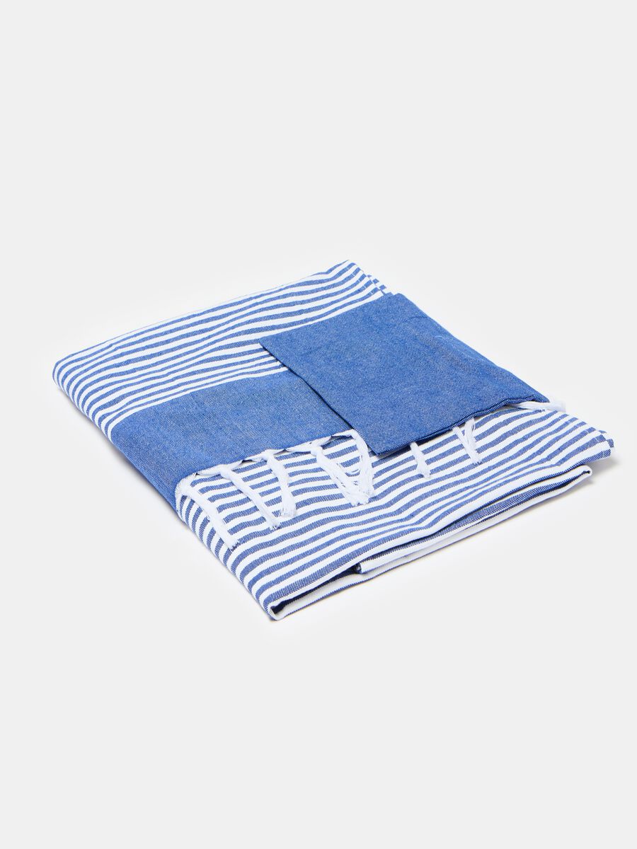 Striped beach towel with small pocket_0