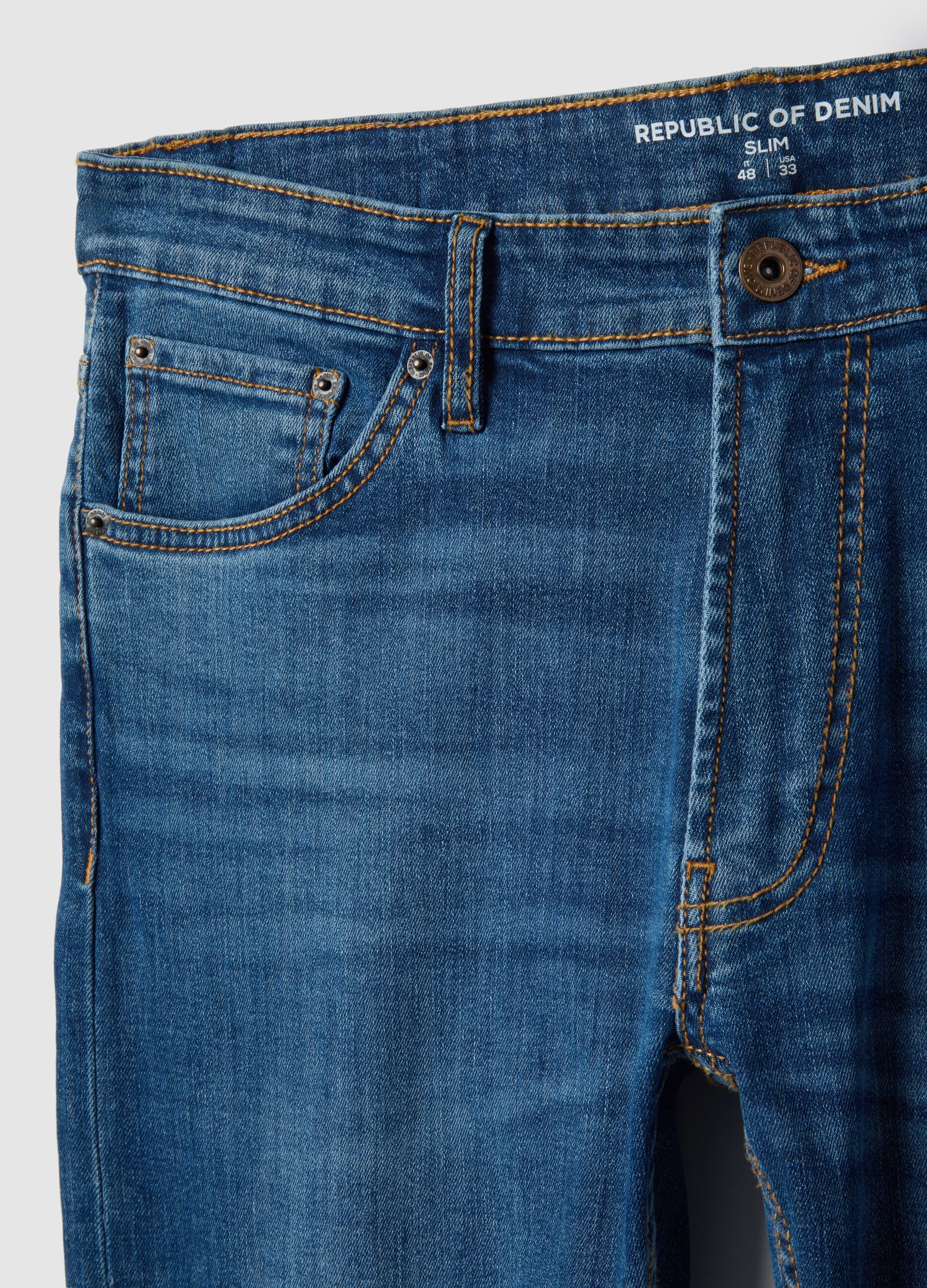 Vaqueros azul slim fit de algod&oacute;n el&aacute;stico con cinco bolsillos