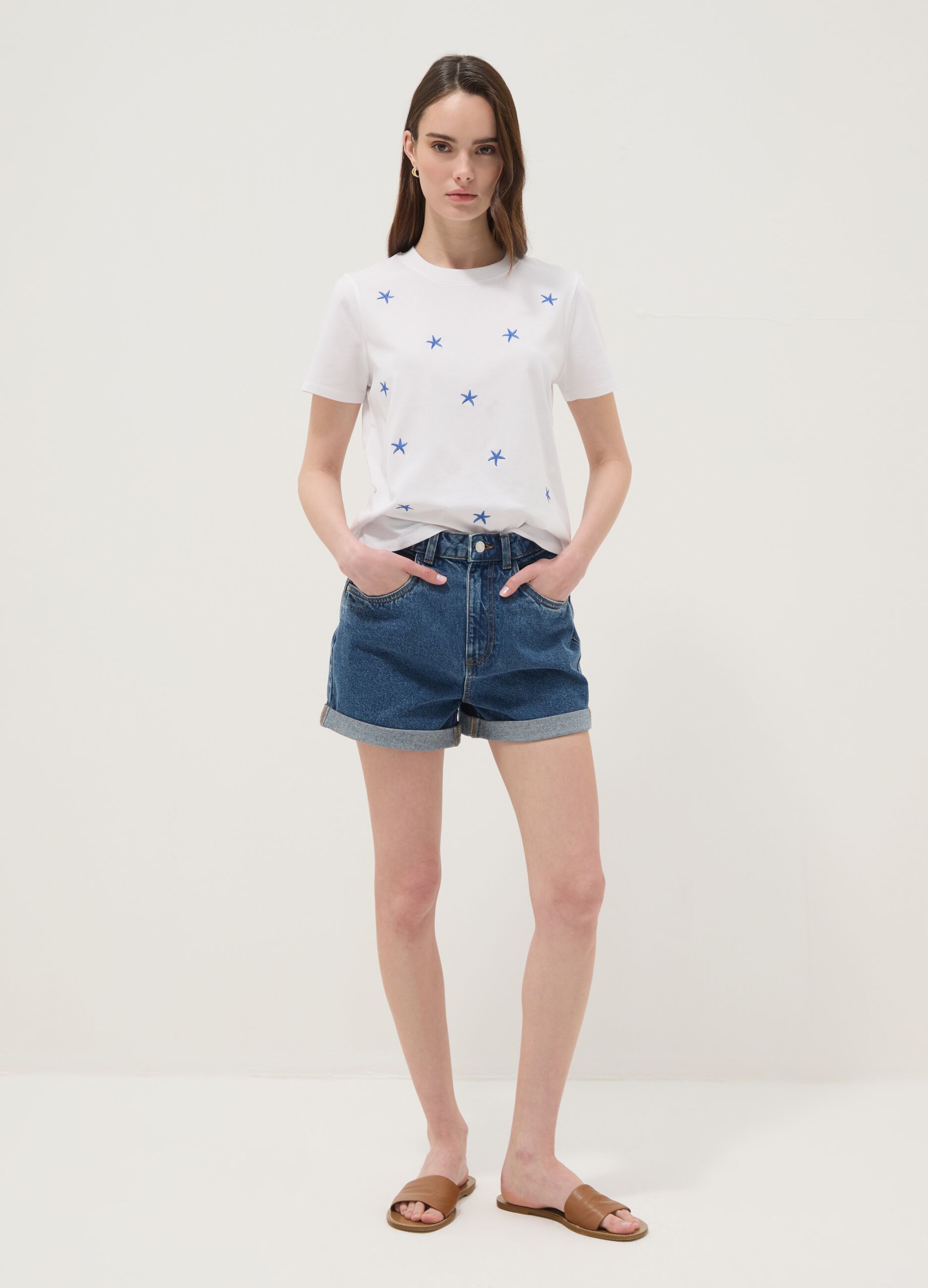 White pure cotton T-shirt with star embroidery