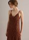 Vestido comprido castanho em crochet com decote em V, corte regular_0