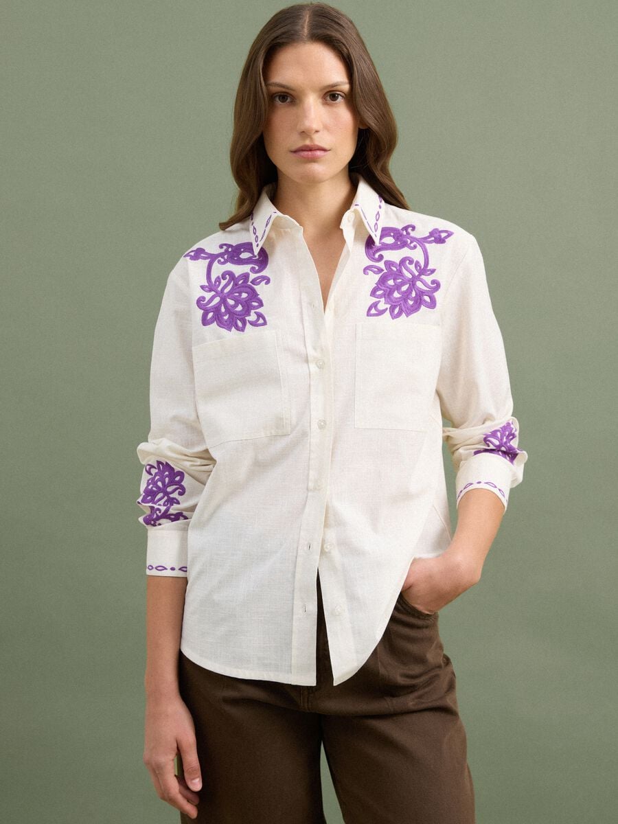 White pure cotton oversized shirt with purple embroidery_0