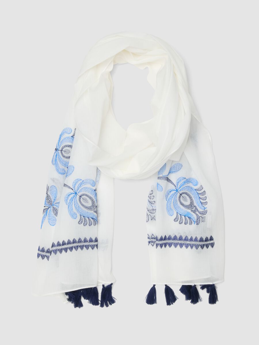 White pure cotton scarf with blue floral embroidery_0