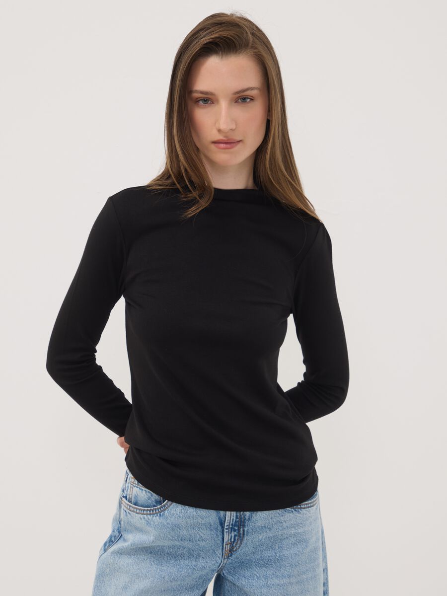 &Mu;&alpha;ύ&rho;&omicron; T-shirt &alpha;&pi;ό &epsilon;&lambda;&alpha;&sigma;&tau;&iota;&kappa;ή &beta;&iota;&sigma;&kappa;ό&zeta;&eta; &mu;&epsilon; &sigma;&tau;&rho;&omicron;&gamma;&gamma;&upsilon;&lambda;ή &lambda;&alpha;&iota;&mu;ό&kappa;&omicron;&psi;&eta;_1