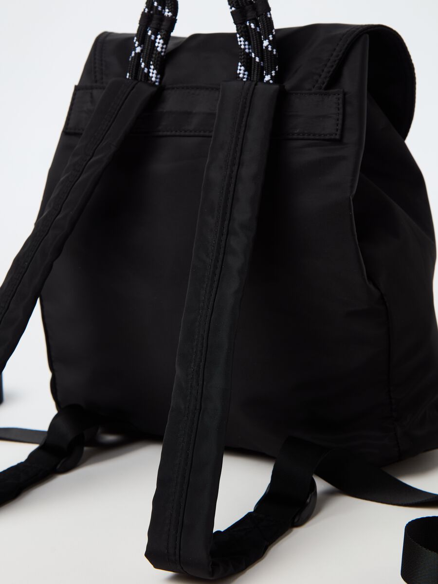 Essential backpack with flap_1