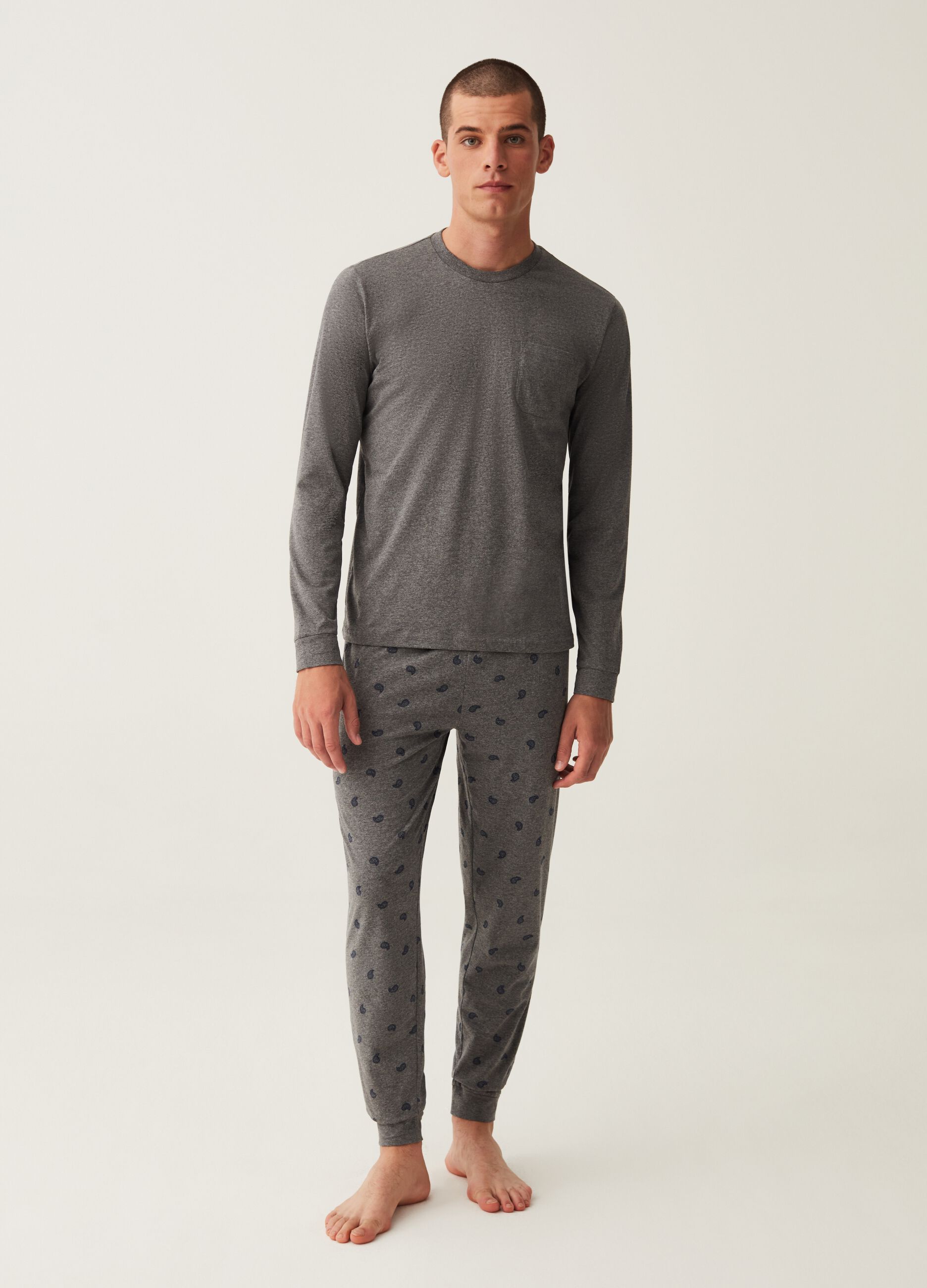 Full-length pyjamas with paisley print_3
