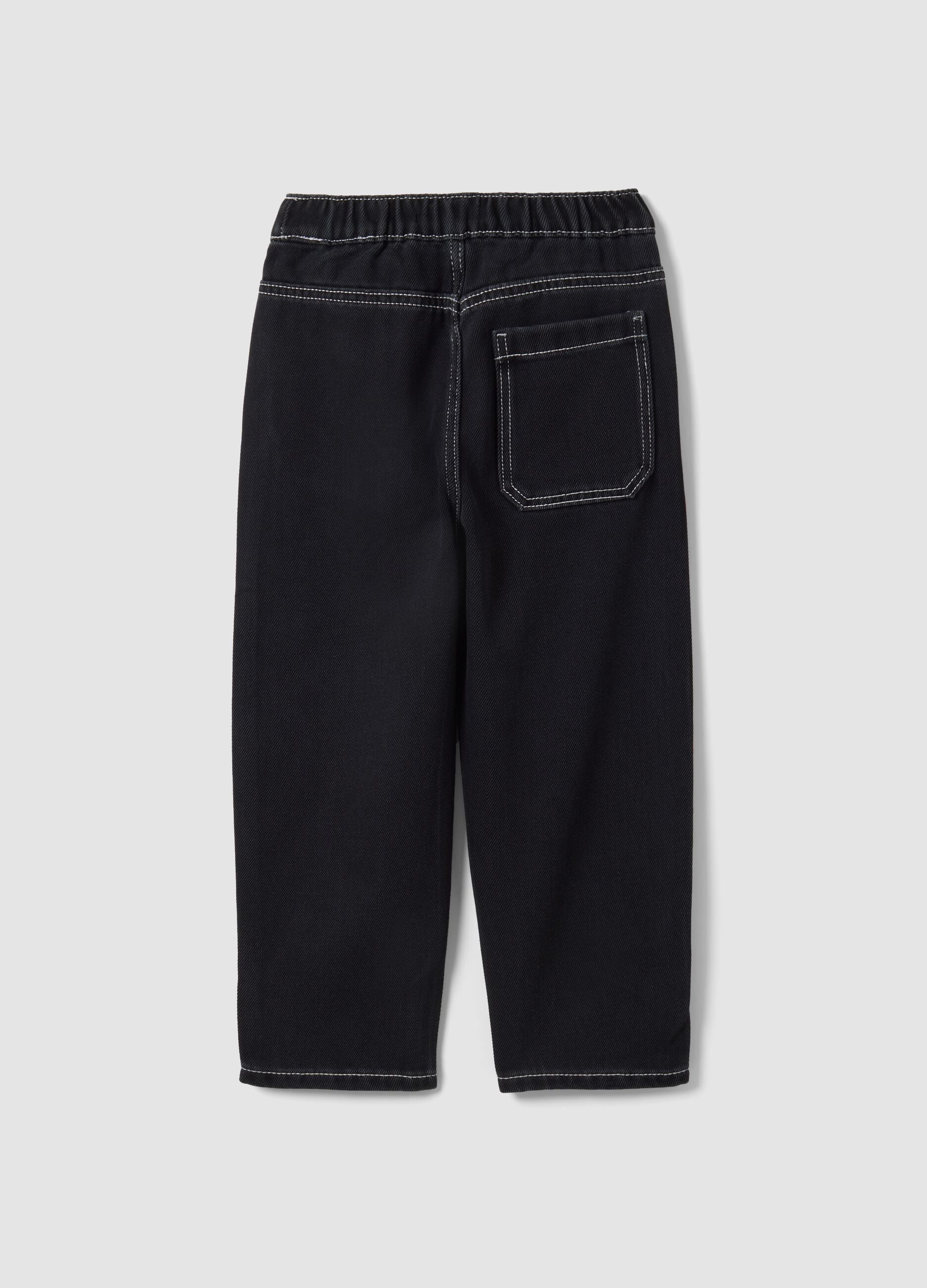 Jogger nero in misto cotone e viscosa con vita elasticizzata per bambino