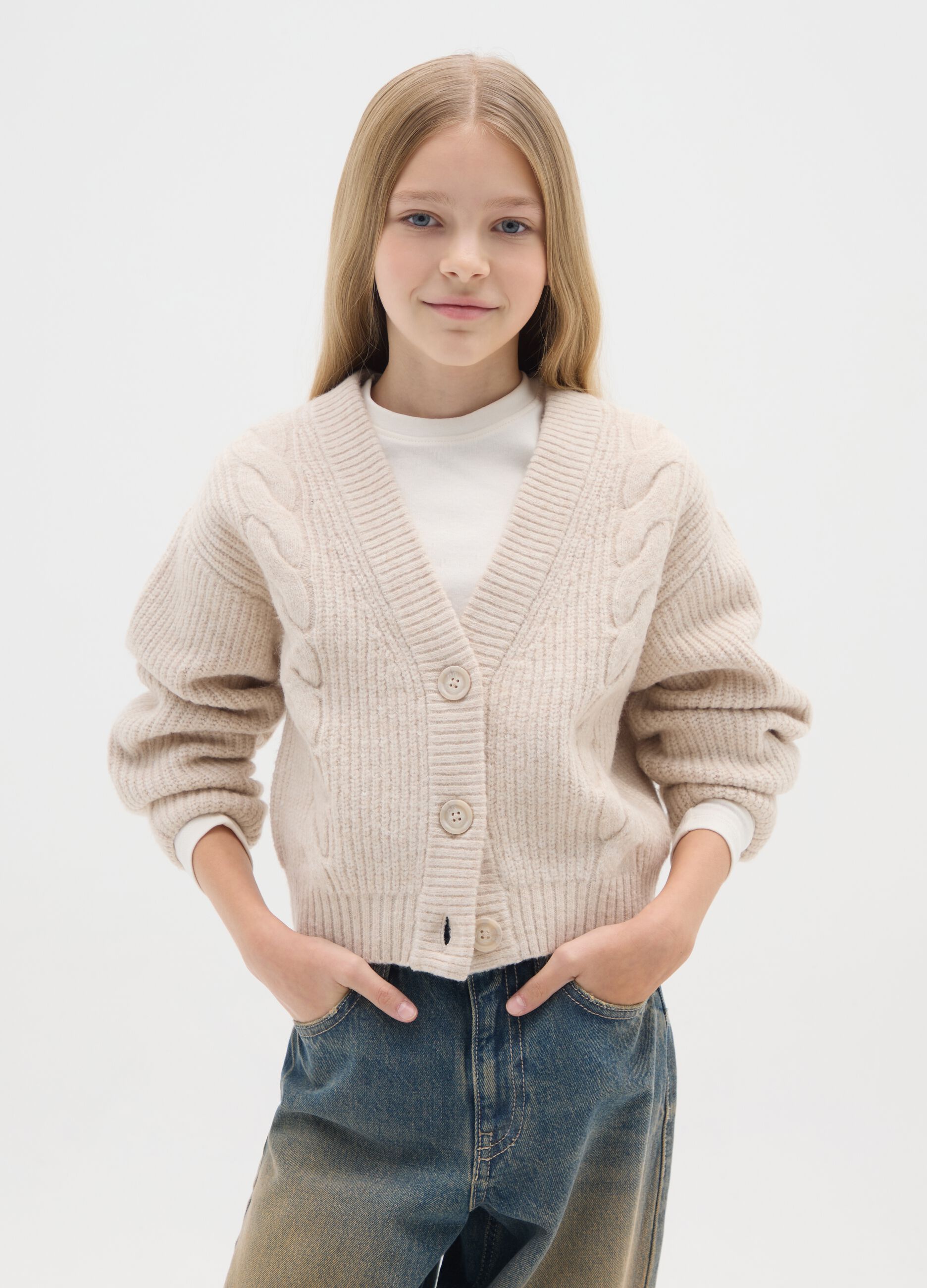 Beiger Cardigan mit V-Ausschnitt, Oversize-Passform f&uuml;r M&auml;dchen