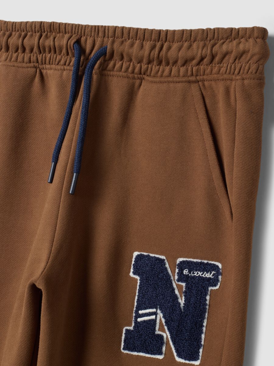 Pantaloni jogger marroni in puro cotone con bande a contrasto_2
