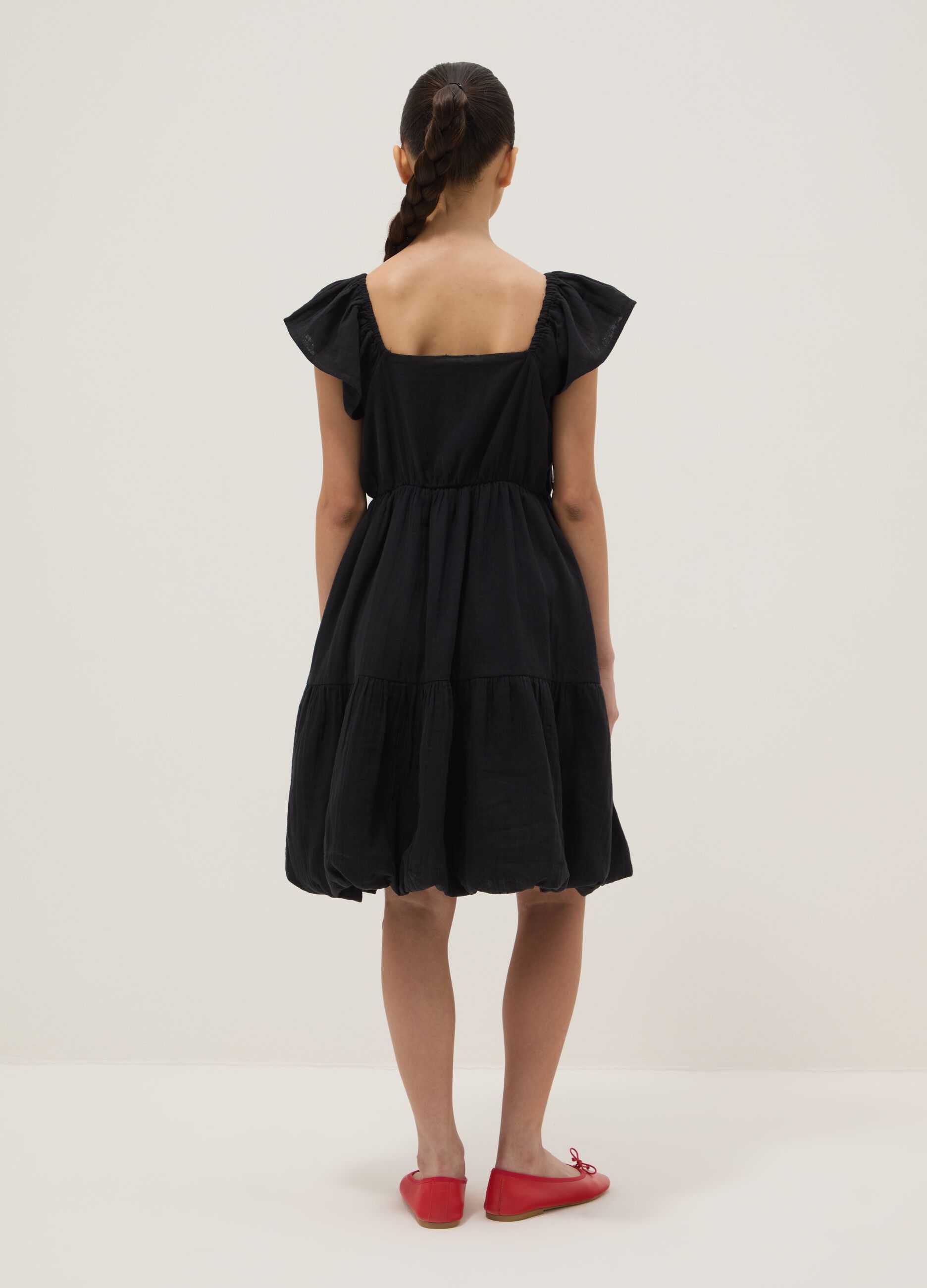 Abito nero con collo a barca in puro cotone wide fit