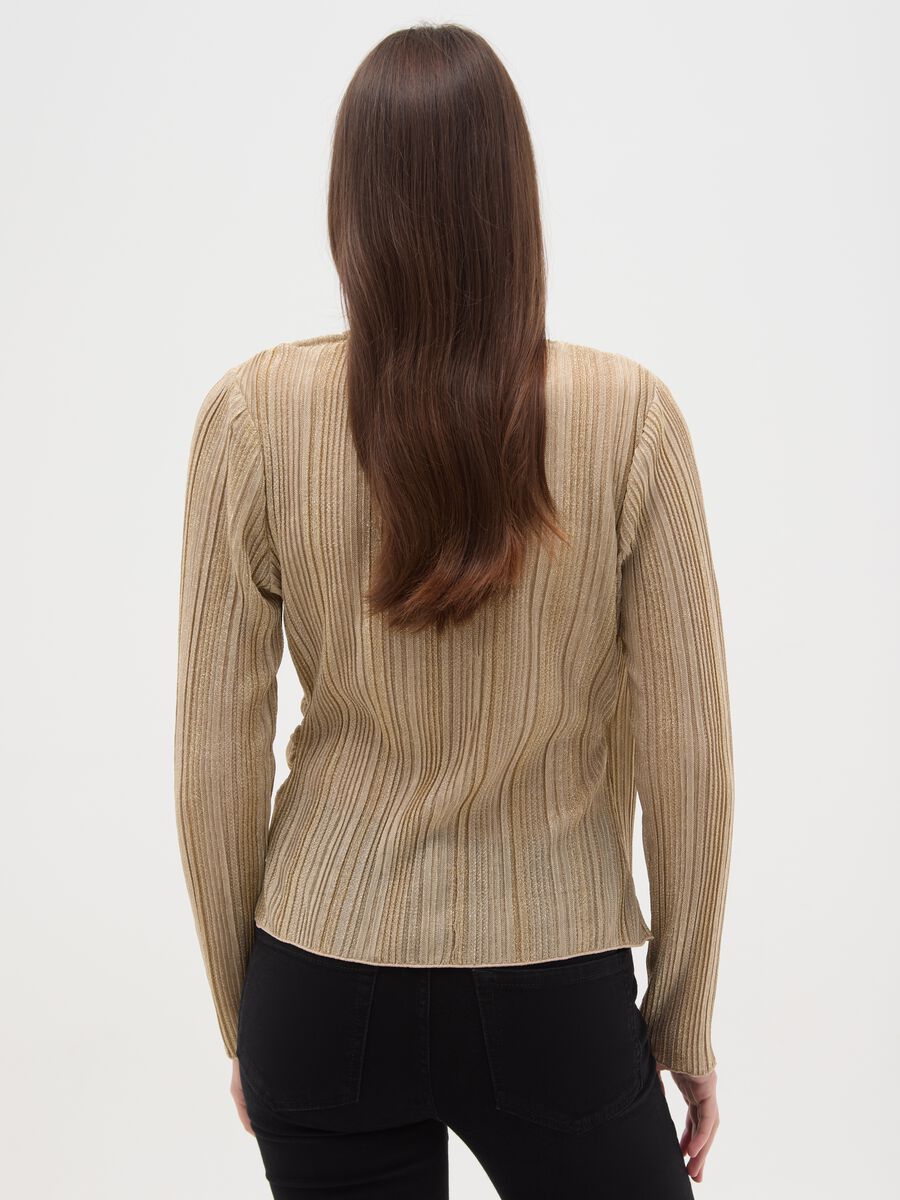 Beige gestreifter Pullover mit V-Ausschnitt in regulärer Passform_2