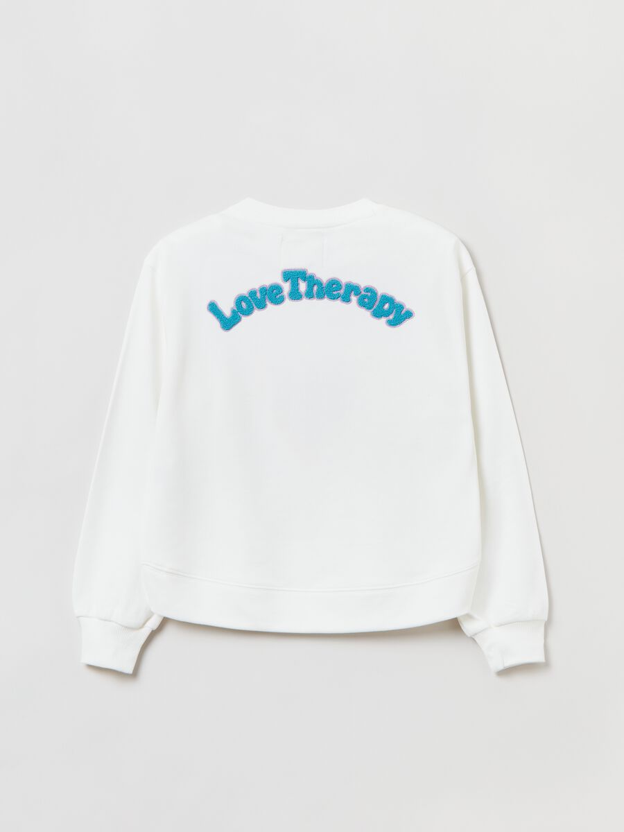 Sweatshirt with round neck and bouclé heart patch_1