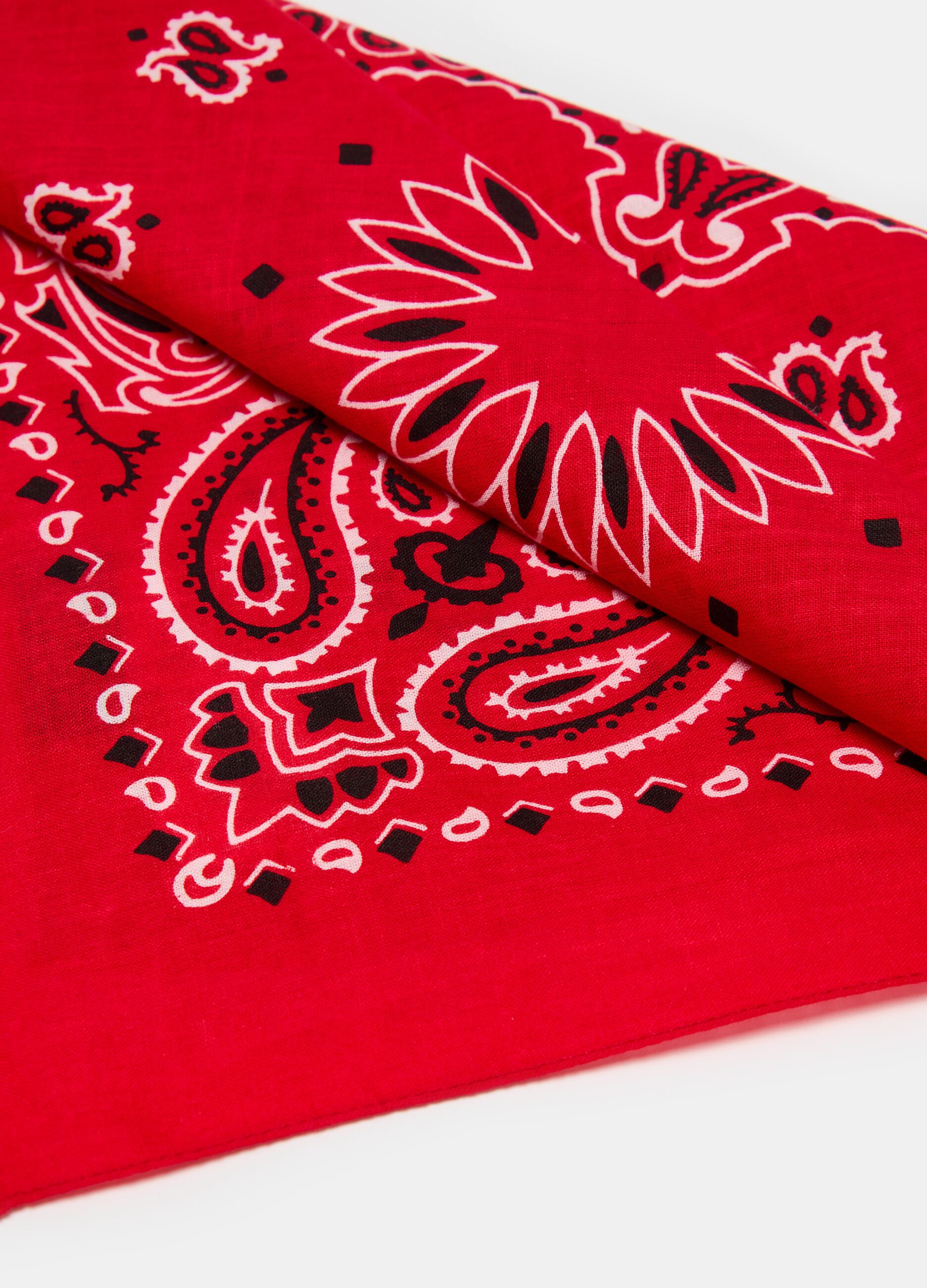 Cotton bandana with paisley print