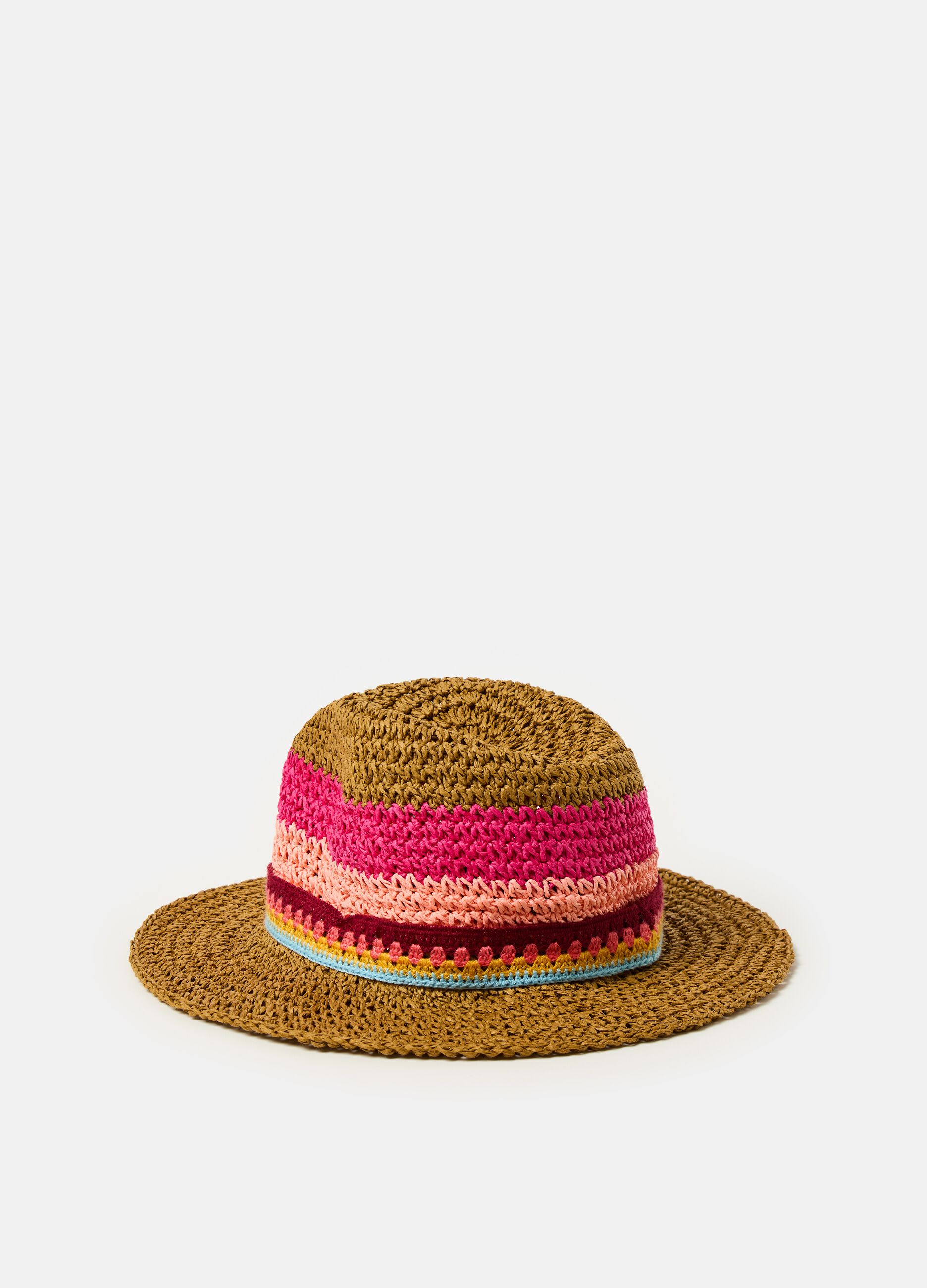 Sombrero de paja con cinta ganchillo