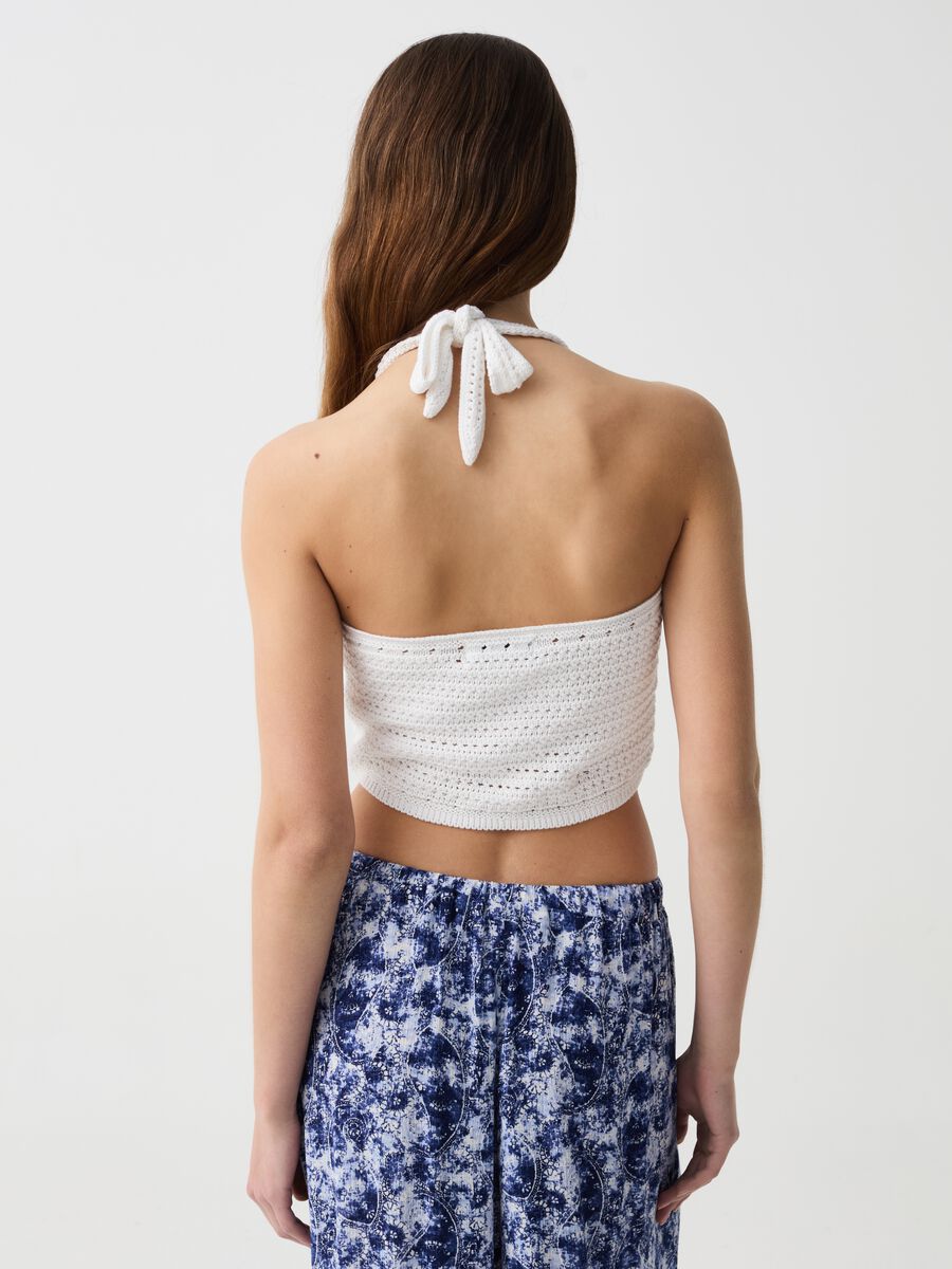 Crochet crop top with flowers embroidery_2