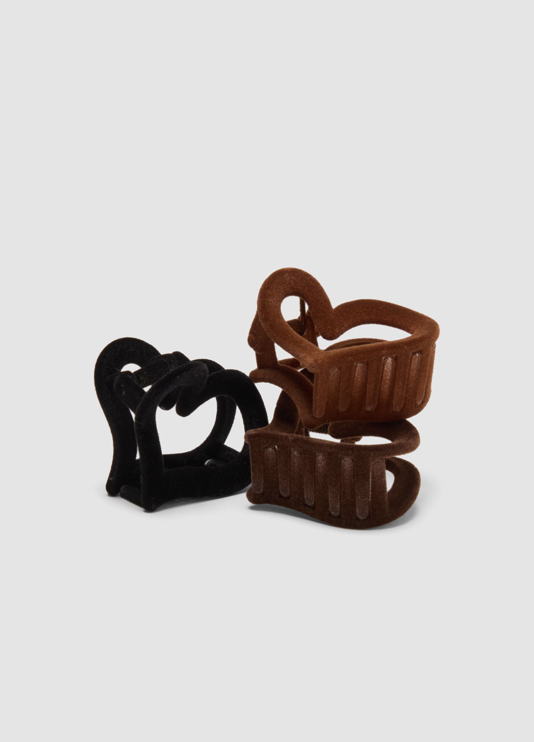 Conjunto de molas para cabelo castanha e preta em forma de cora&ccedil;&atilde;o
