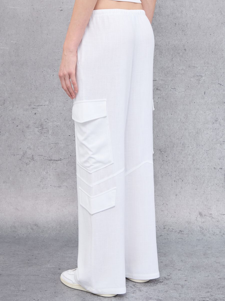 White Linen Wide-Leg Cargo Trousers_2