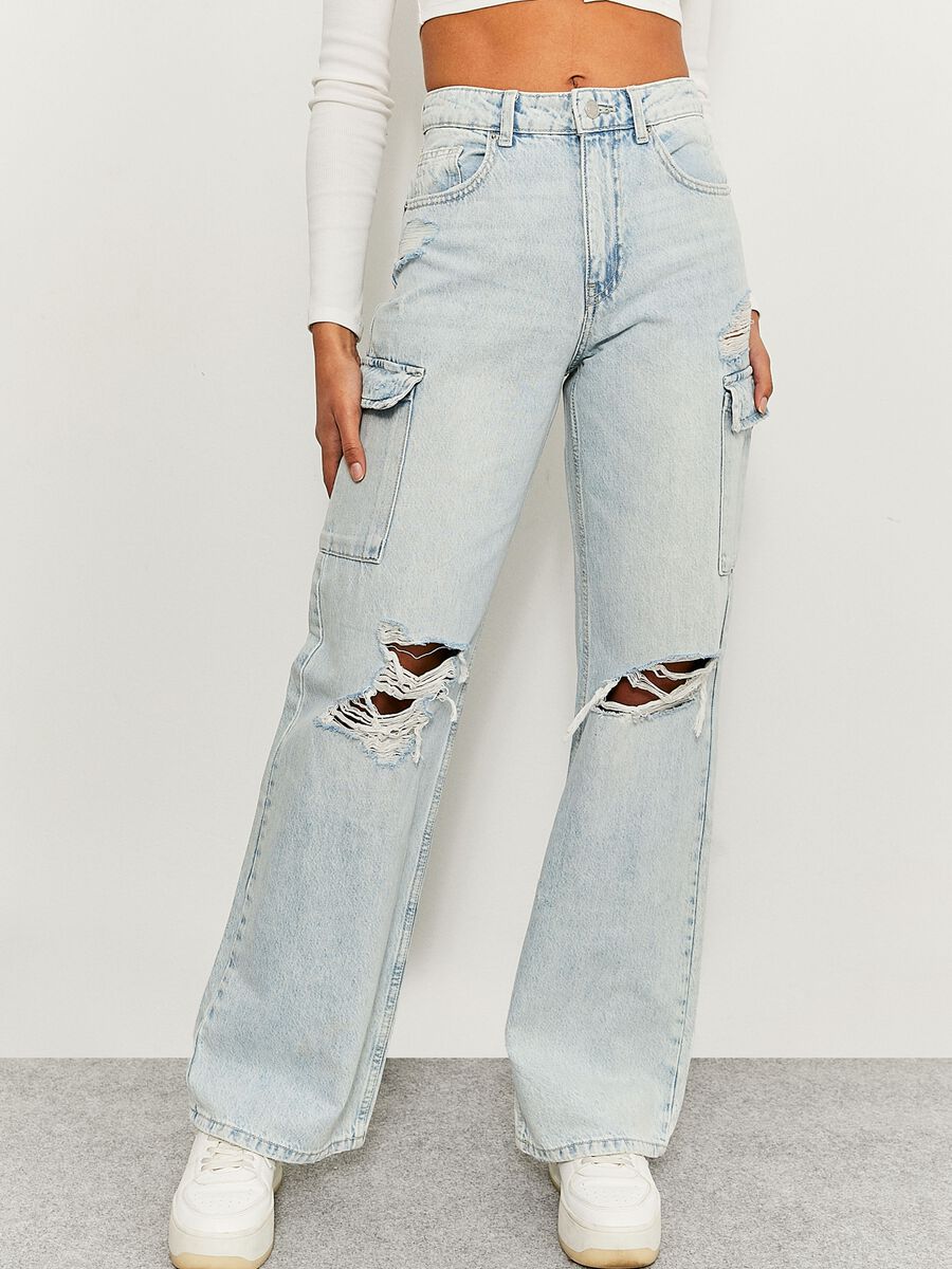 Wide-leg cargo jeans with rips_1