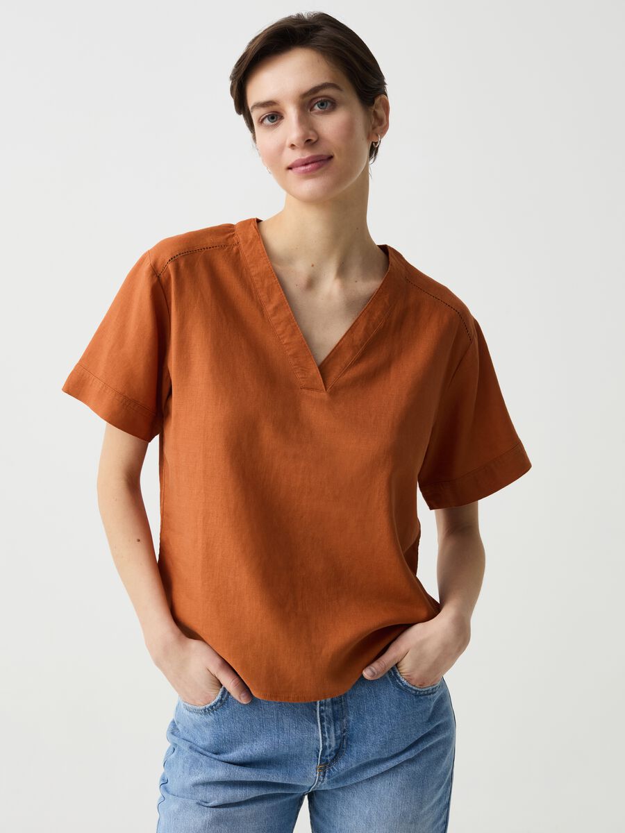 Viscose and linen blouse with V neck_0