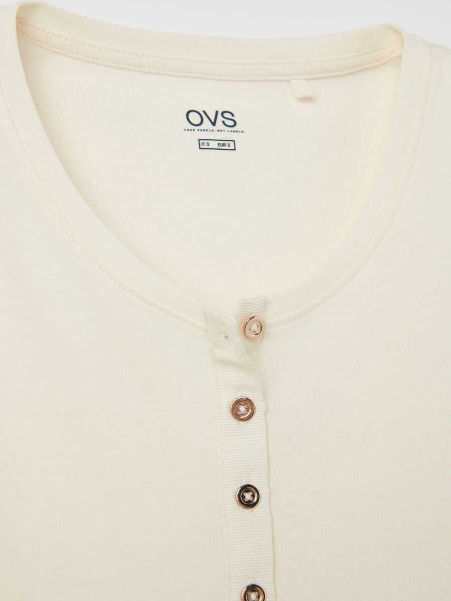 Long-sleeved T-shirt with granddad neckline_5