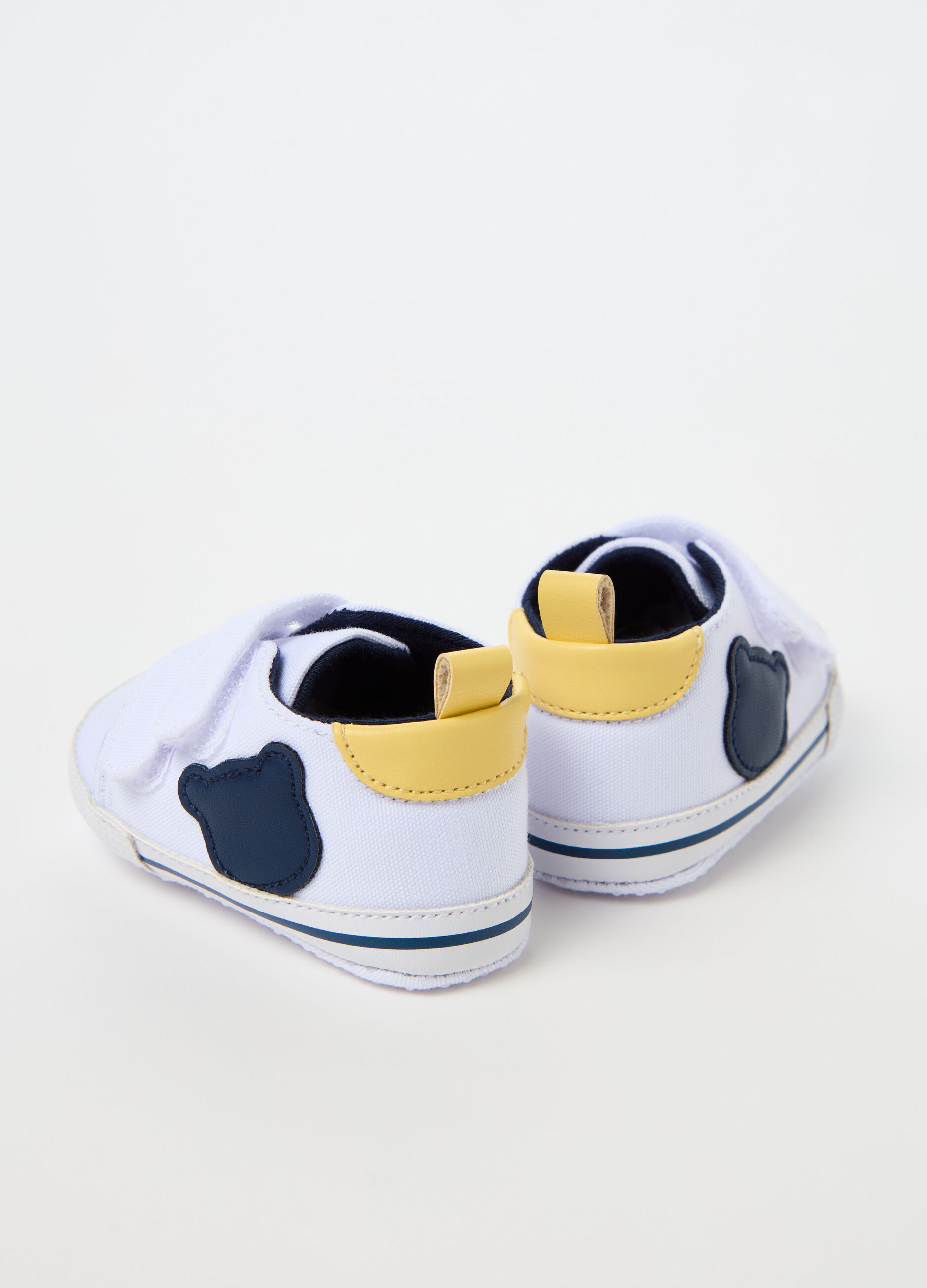 Cotton shoes with teddy bear patch