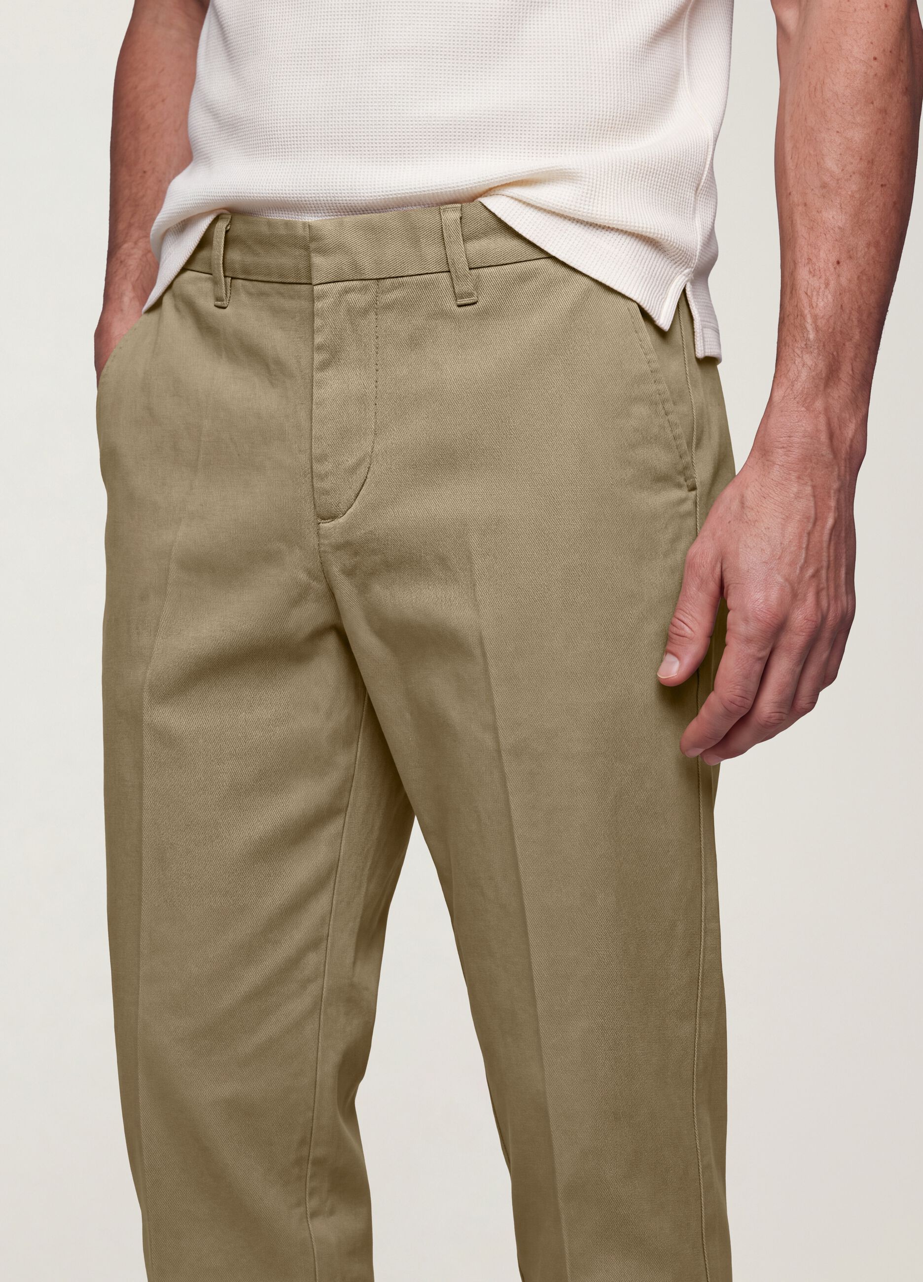 Pantaloni chino beige in twill di cotone elasticizzato regular tapered fit