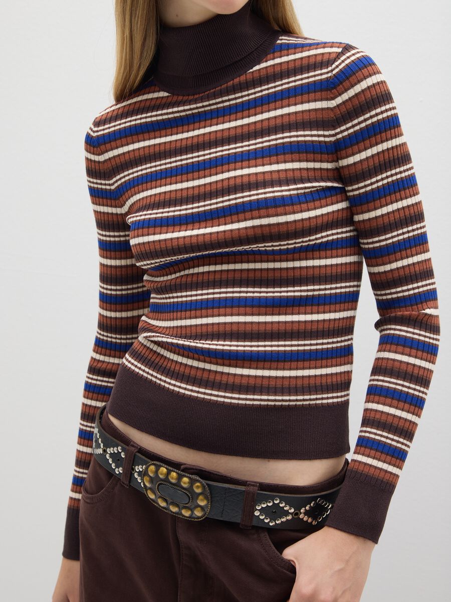 Brown Striped Turtleneck Sweater_3