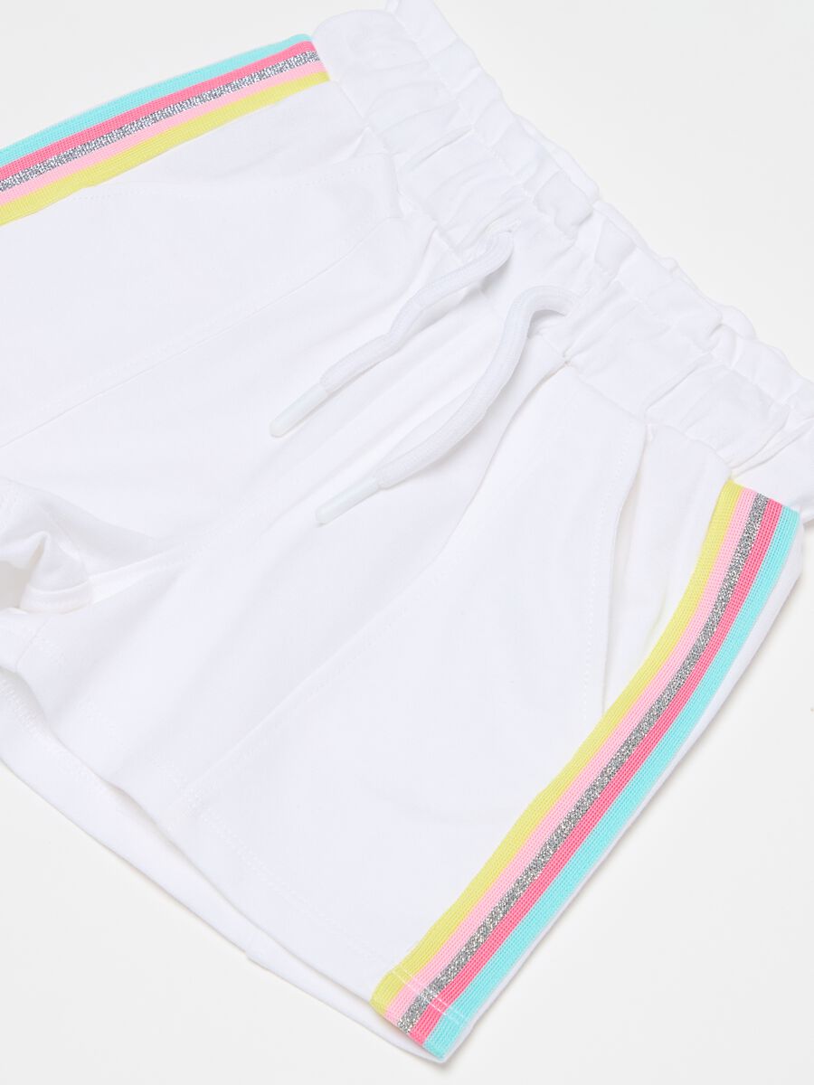Shorts with striped bands and drawstring_2