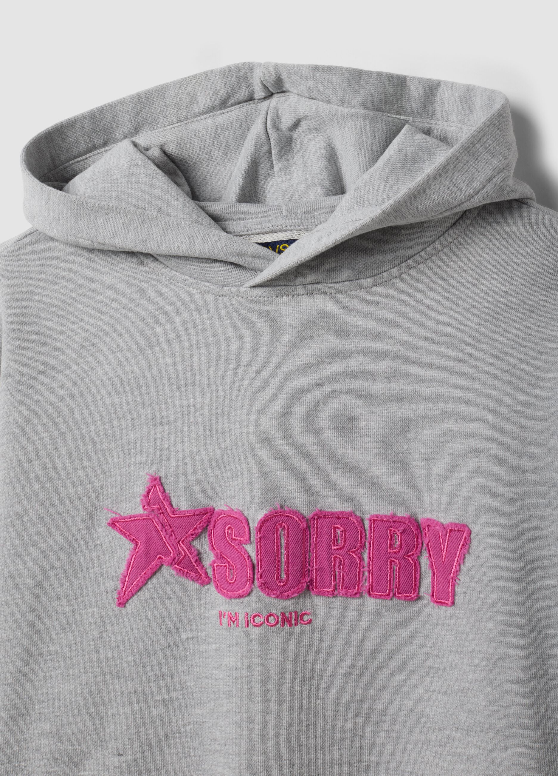 Grauer Oversize-Hoodie aus Baumwollmix mit &bdquo;Sorry&ldquo;-Stickerei f&uuml;r M&auml;dchen