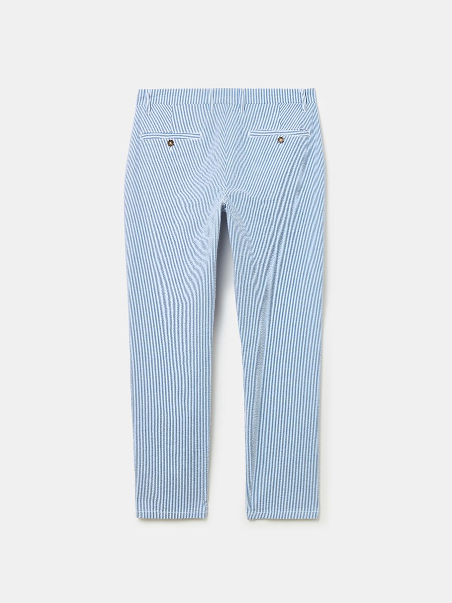Chino trousers in seersucker with thin stripes_4