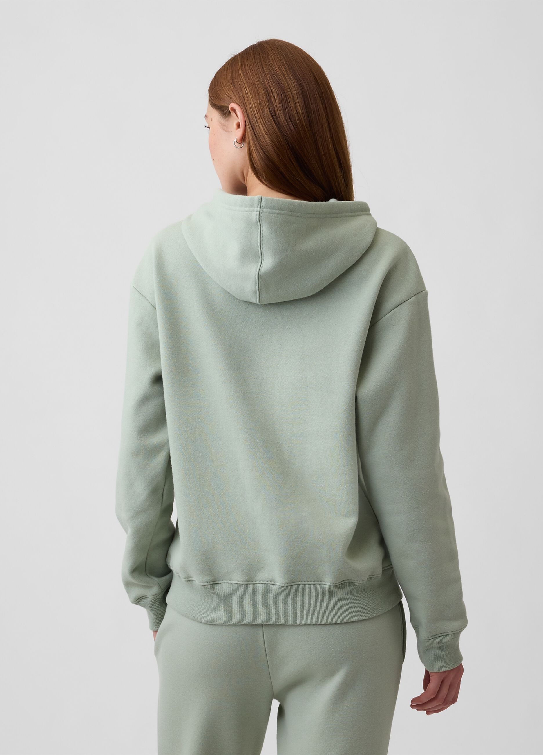 Sweat com capuz verde em mistura de algod&atilde;o com log&oacute;tipo GAP bordado