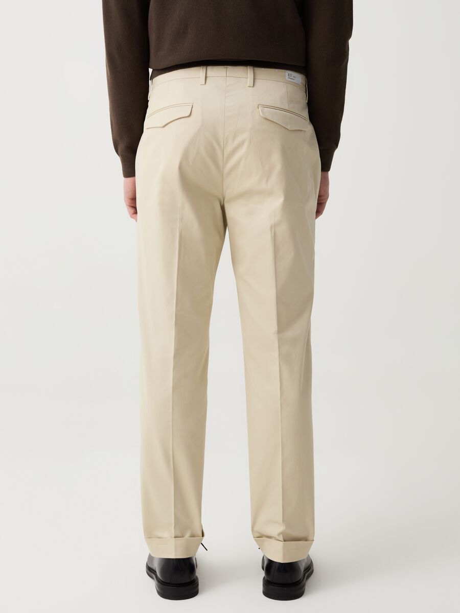 Pantaloni chino comfort fit con pinces B.ST 1957_2