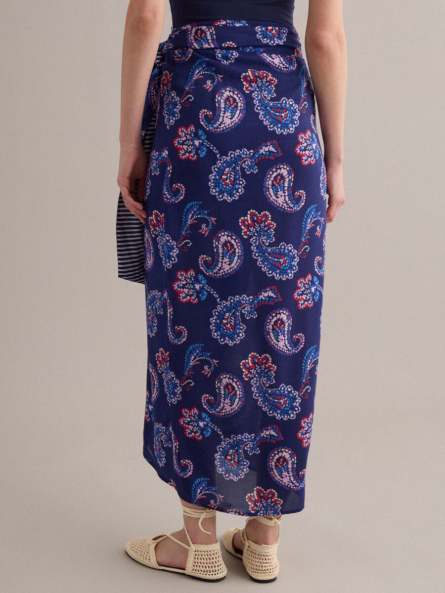 Blauer Pareo aus reiner Viskose mit Paisley-Print_2