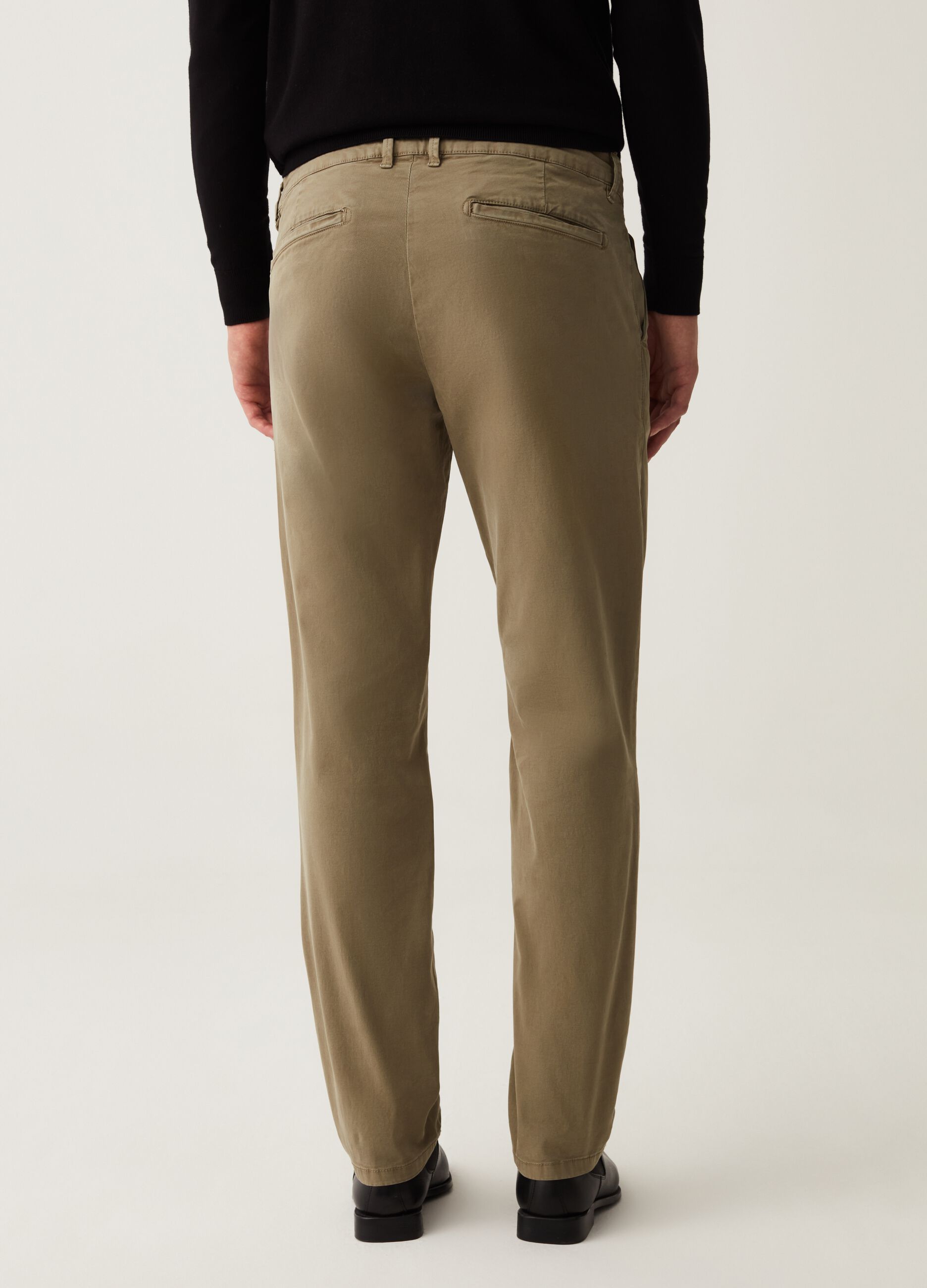 Solid colour stretch chino trousers_3