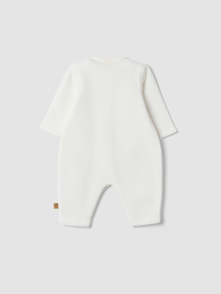 Off-white organic cotton sleepsuit with Winnie the Pooh print_1
