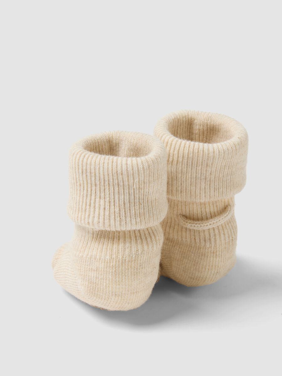 Beige Baby-M&auml;dchensch&uuml;hchen aus Bio-Baumwollstrick_1