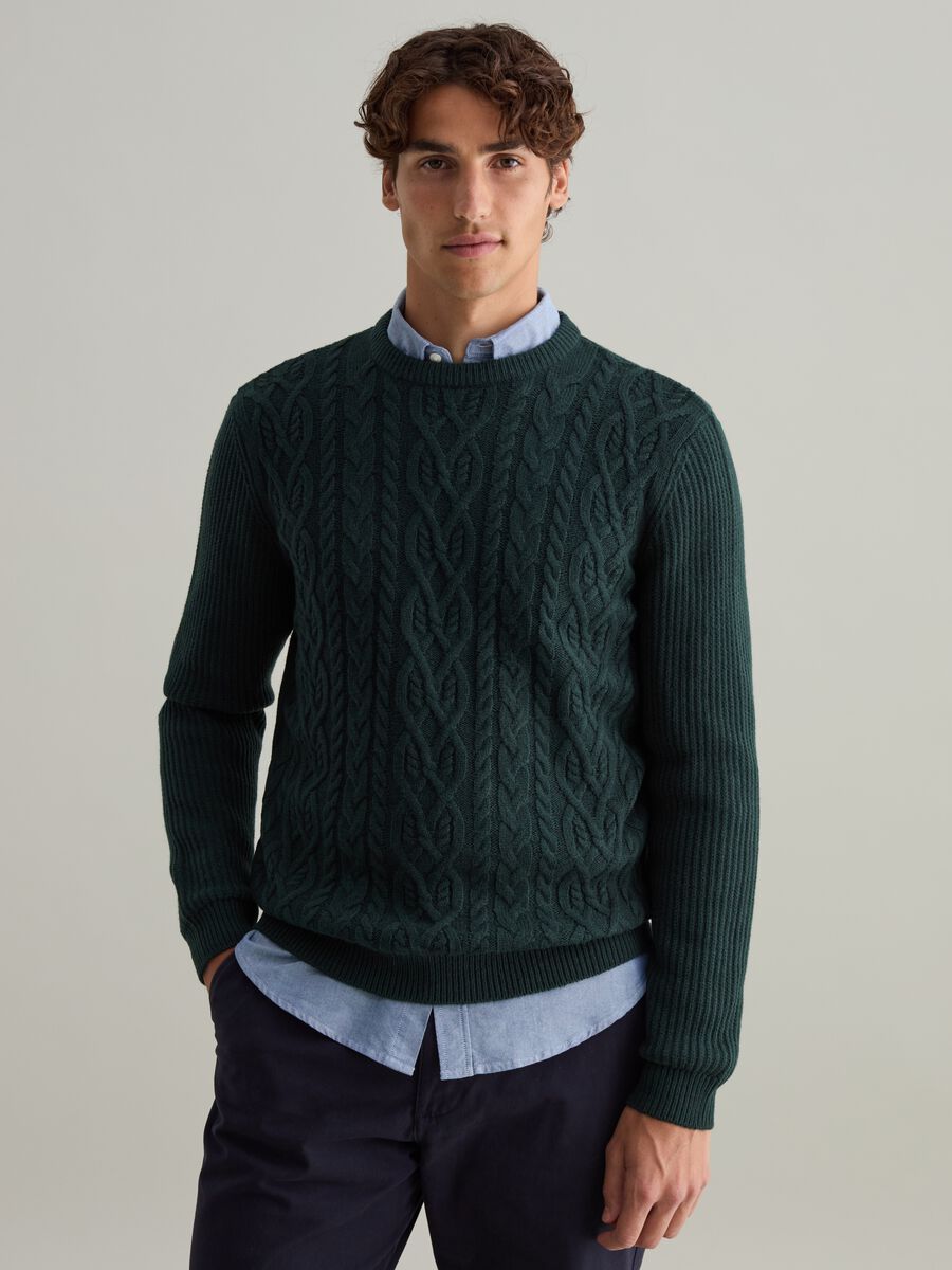Pullover with cable-knit design_0