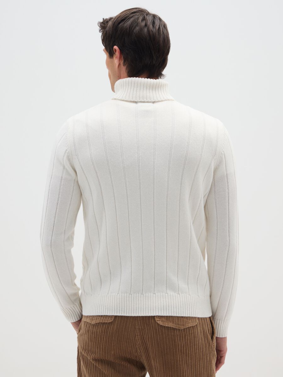 White turtleneck sweater regular fit with jacquard pattern_2