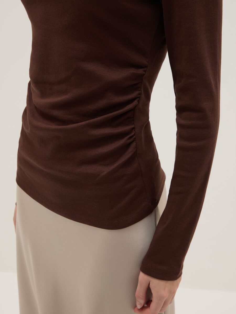 T-shirt de manga comprida castanha em algod&atilde;o puro ajuste regular_3