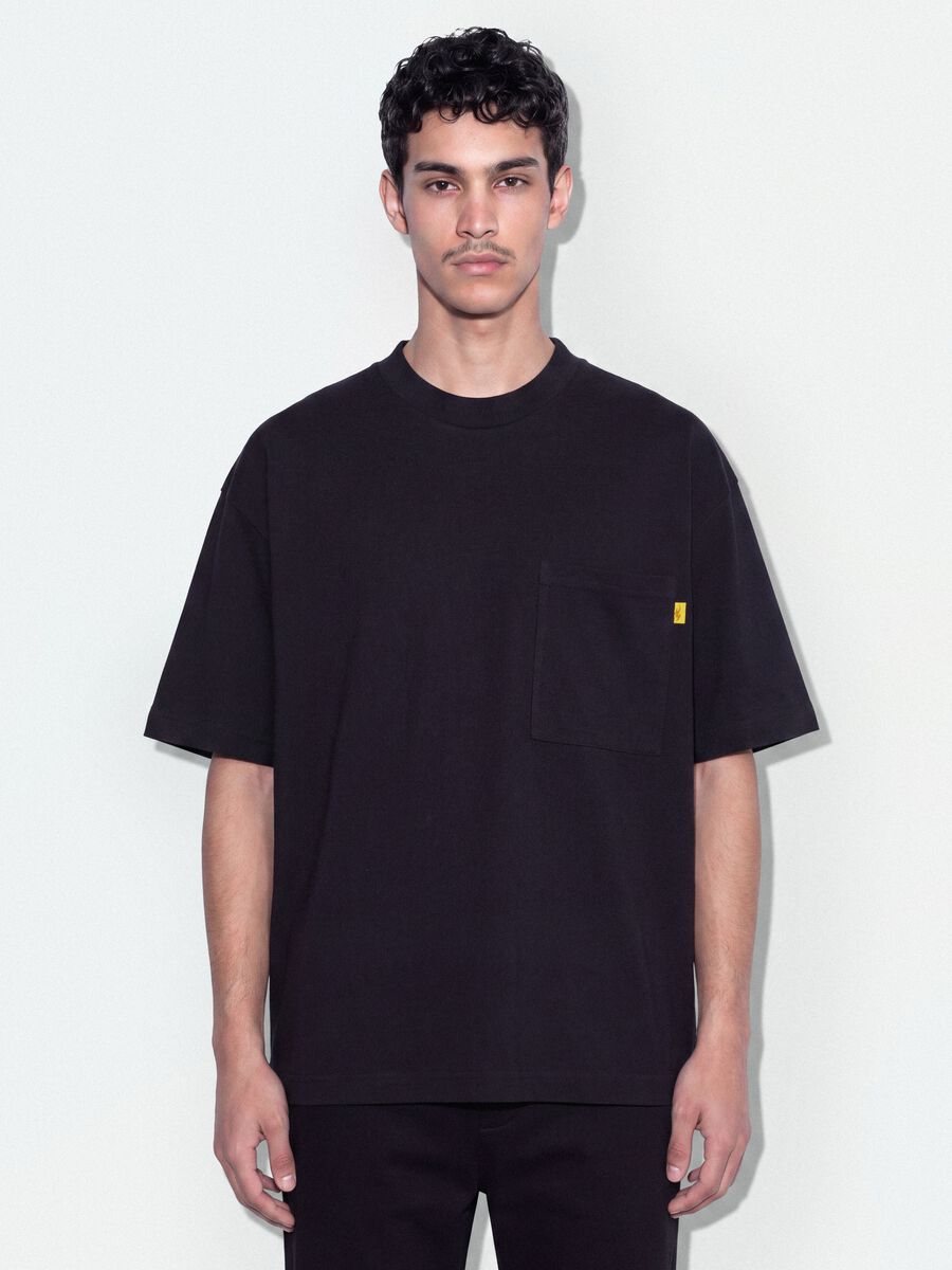 Black pure cotton crew-neck T-shirt with chest pocket, boxy fit_0