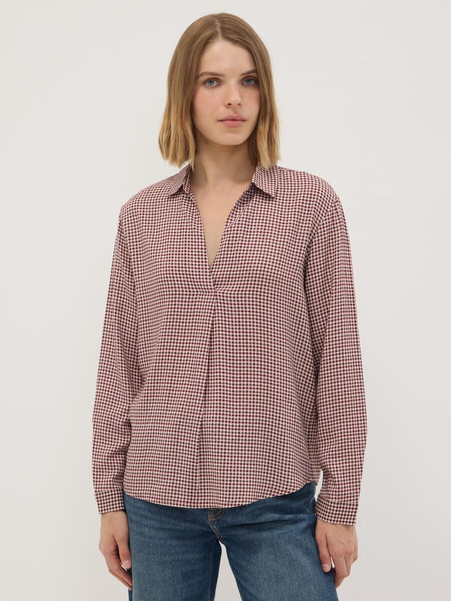 Camicia marrone a quadretti in pura viscosa con colletto classico regular fit_2
