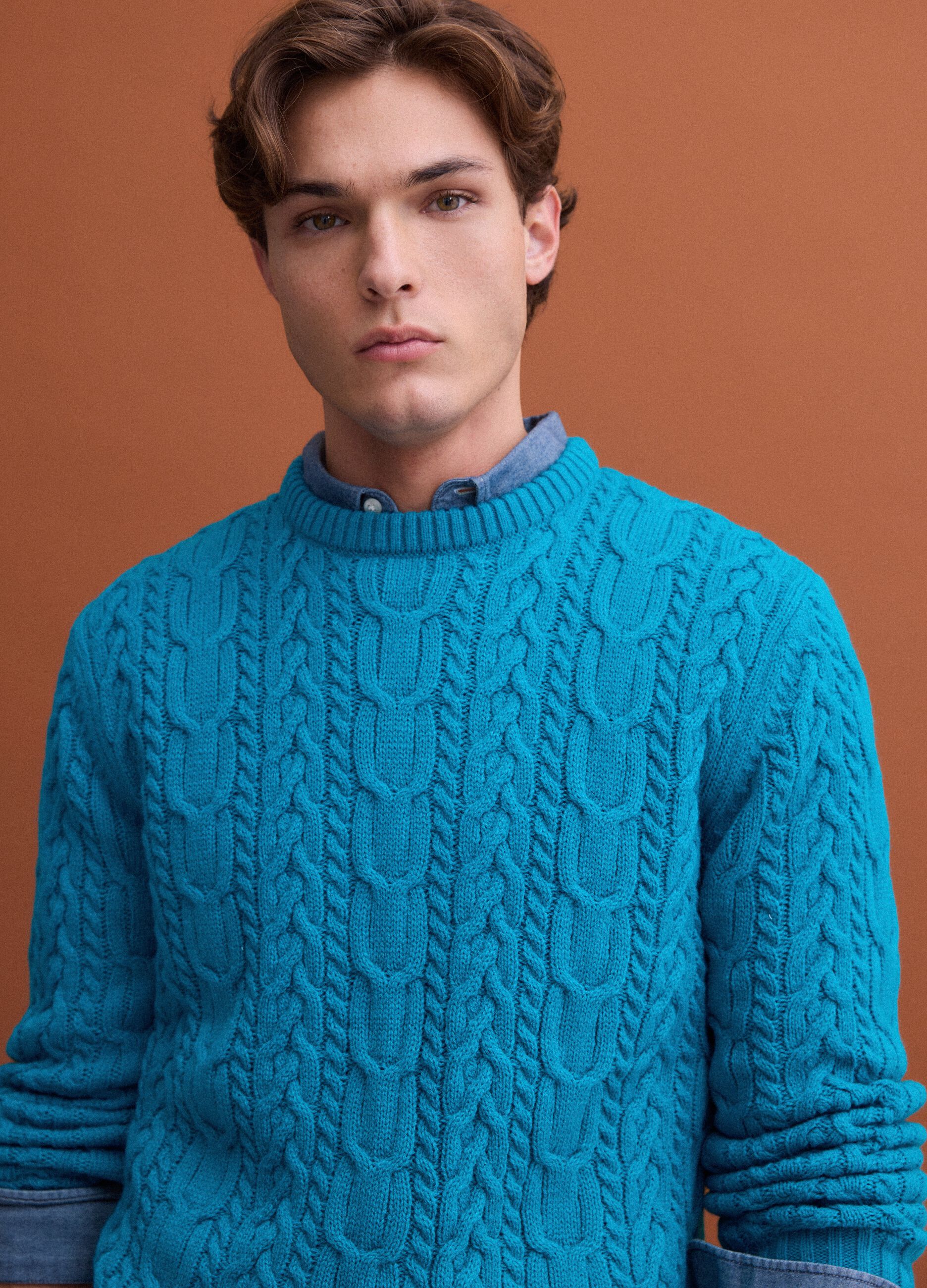 Maglia azzurra girocollo in misto lana con lavorazione jacquard