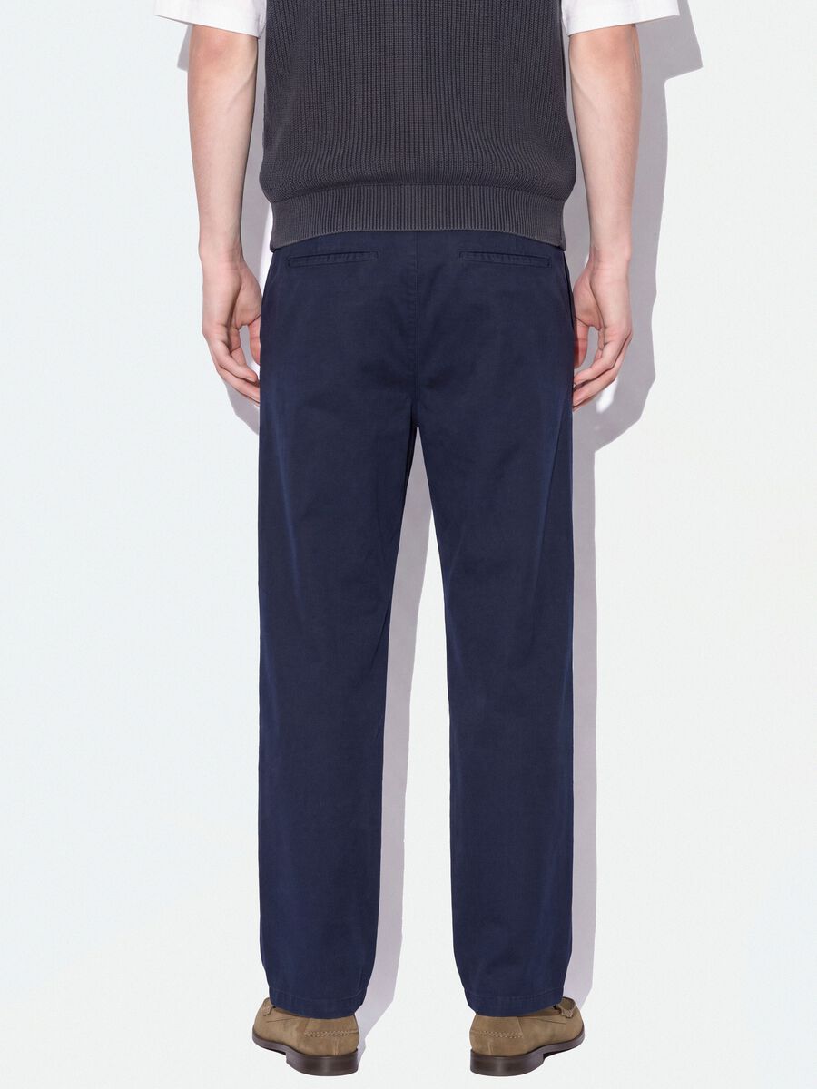 Blue pure cotton barrel-fit chino trousers_2