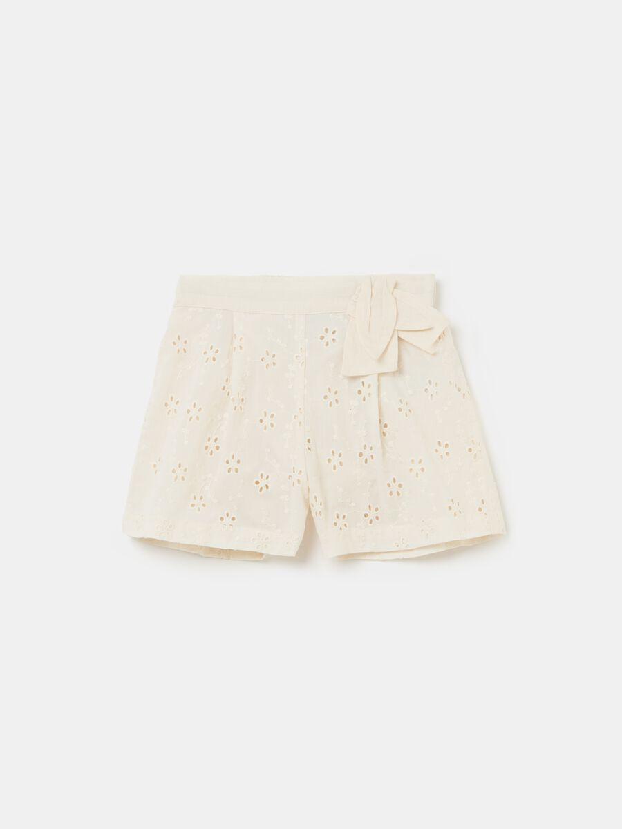 Shorts de algodón bordado inglés con lazo_0