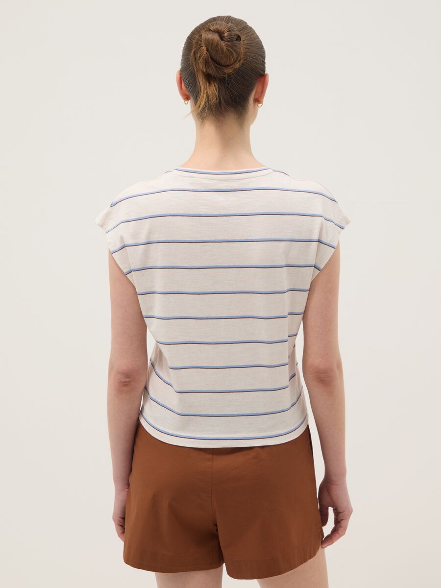 Camiseta beige de algod&oacute;n puro a rayas_3