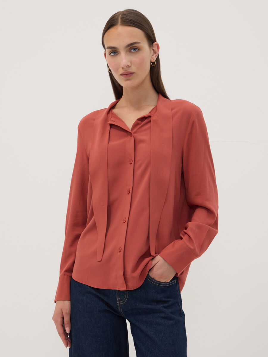 Red pure viscose shirt with neck bow, regular fit_0
