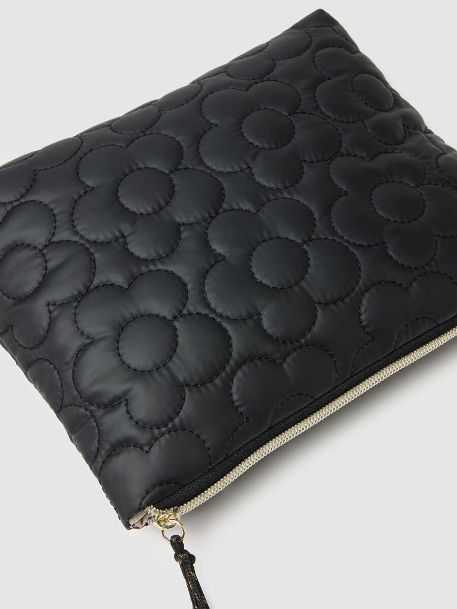 Carteira preta com fecho de correr e padr&atilde;o floral_1