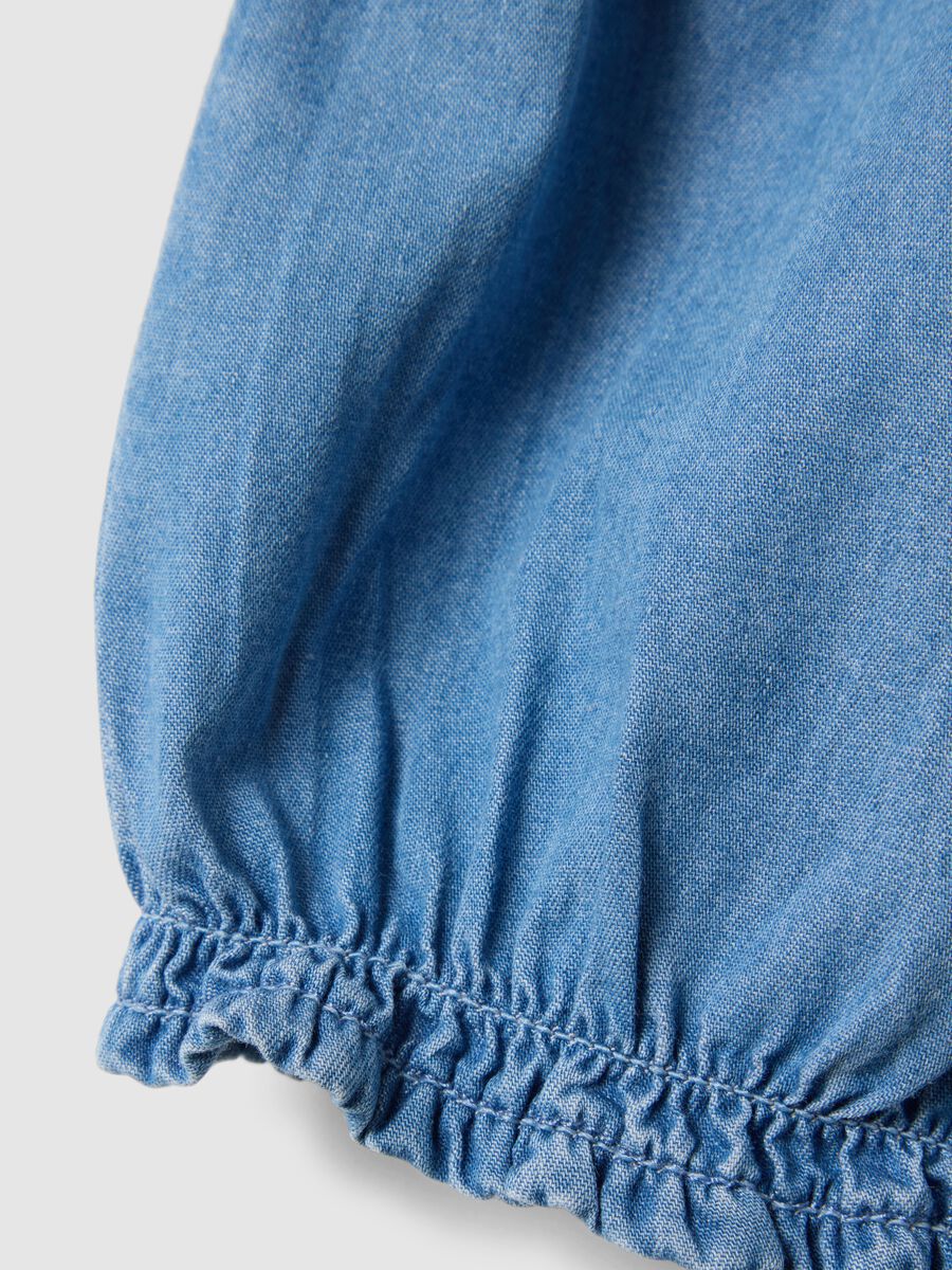 Shorts in puro cotone denim blu da neonata regular fit con fiocco_3